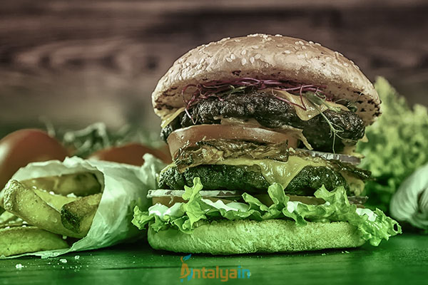 Antalya Kaleiçi'nde Lezzet Durağı: Hamburger